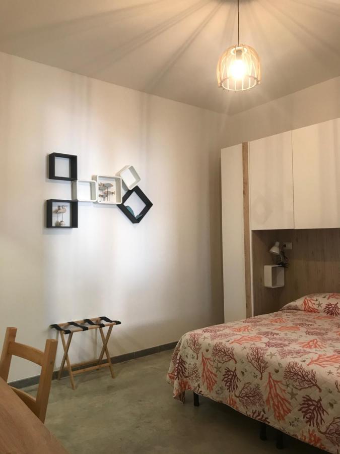 40° Parallelo Guest House Riola Sardo Bagian luar foto