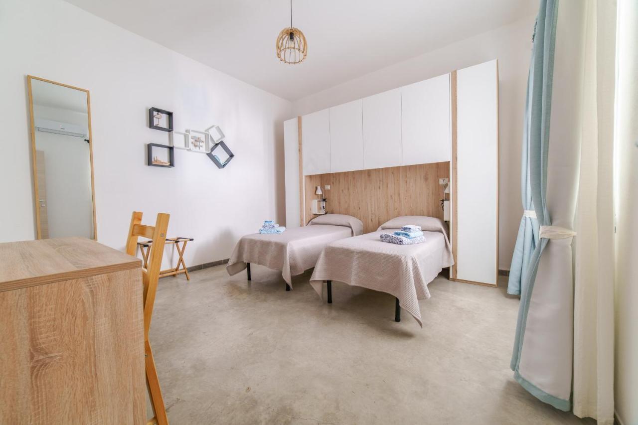 40° Parallelo Guest House Riola Sardo Bagian luar foto