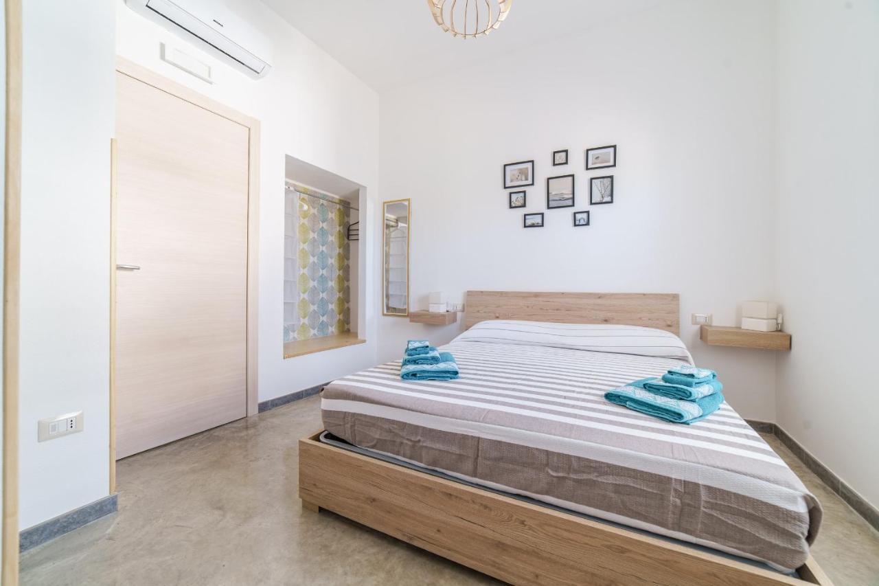 40° Parallelo Guest House Riola Sardo Bagian luar foto
